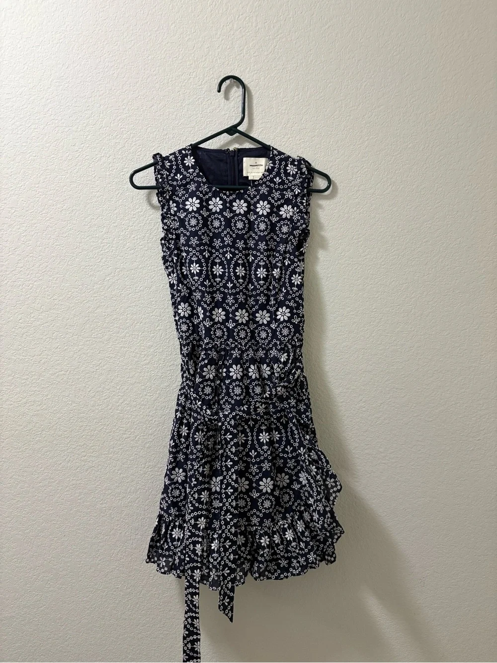 Kate Spade New York sleeveless eyelet wrap dress in navy blue. Size 2. NWOT